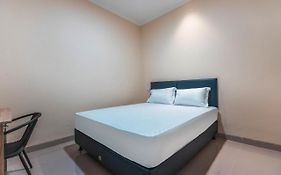 Oyo Life 2709 Kost Cirendeu